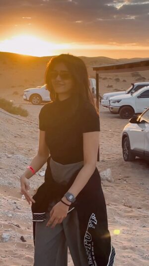 Vinsu Rachel Sam Instagram - 1st video of the year - a core memory that my fam & friends created at a banging scene in RAK 
(yes those are real camels lol)
.
.
#dubai2024