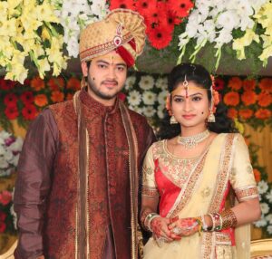 Vishnu Priya Instagram - #8 years 🧿 infinite memories 🫶🏻 one us 🫂🤍 
.
Ps: don’t miss the final picture 😂🙈 
.
#weddingday #anniversary #couplesgoals #blessed #thankyougod #thankyouuniverse #loveyouall