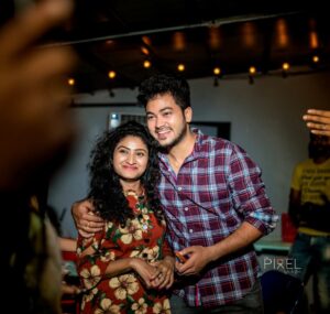 Vishnu Priya Instagram - #8 years 🧿 infinite memories 🫶🏻 one us 🫂🤍 
.
Ps: don’t miss the final picture 😂🙈 
.
#weddingday #anniversary #couplesgoals #blessed #thankyougod #thankyouuniverse #loveyouall
