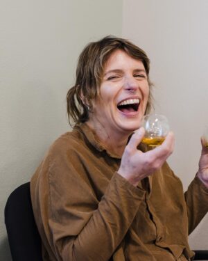 Vivian Howard Instagram - You think you know a thing, until you really get to know a thing. I’ve cooked for more than 20 years professionally and thought I knew a little about olive oil. But several weeks ago I had the opportunity to attend the olive harvest at @corto_olive in Lodi and my mind was blown. I’ve always been of the opinion that everything culinary, especially olive oil, is just better in Europe. But my time with the corto folks proved otherwise. 

These smart people have taken a centuries old process and improved upon it. Believe it or not, the freshest, tastiest most vibrant olive oil you can buy is available right here, grown and harvested and pressed domestically in California. 

Thanks again for a wonderful trip, @corto_olive. And for those of you who aren’t so lucky to find yourself in their olive grove, go get yourself some quality oil at corto-olive.com.

Photos by @thegrowingseasons