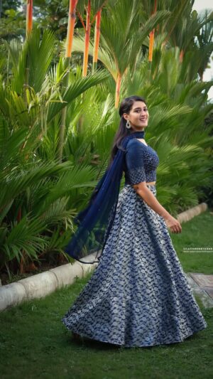 Viviya Santh Instagram - Camera 📸 : @capturedbynandu 
Costume👗: @ethereal.kochi 
Jewellery : @goldencup_rental_jewellery 
Stylist : @styled_by_vinnyfrancis