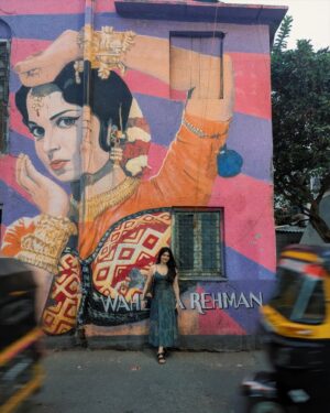 Wafa Khadeeja Rahman Instagram - दुनिया भागती रही, और उसकी नज़रें हमेशा ठहर गईं।

#mumbai #bombay #ootd #fashion #styling #outfitdetails #outfitoftheday #streetphotography 

[ ootd, styling, outfit of the day, fashion ]