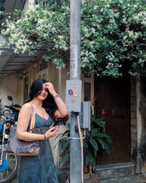 Wafa Khadeeja Rahman Instagram - दुनिया भागती रही, और उसकी नज़रें हमेशा ठहर गईं।

#mumbai #bombay #ootd #fashion #styling #outfitdetails #outfitoftheday #streetphotography 

[ ootd, styling, outfit of the day, fashion ]