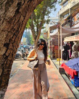 Wafa Khadeeja Rahman Instagram - The last time I came to Bombay, I was interning for my law school mandate. Suffice to say that my life turned out very different from what I expected back then and I wouldn't have it any other way. 🤣

These pictures are from T-2 days to Coldplay. The day involved good coffee, books, a whooole lot of walking and catching up with old friends. 

It was a good day. :)

#ootd #fashion #styling #outfitoftheday #bombay

[Outfit, ootd, fashion, styling ]