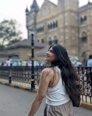 Wafa Khadeeja Rahman Instagram - The last time I came to Bombay, I was interning for my law school mandate. Suffice to say that my life turned out very different from what I expected back then and I wouldn't have it any other way. 🤣

These pictures are from T-2 days to Coldplay. The day involved good coffee, books, a whooole lot of walking and catching up with old friends. 

It was a good day. :)

#ootd #fashion #styling #outfitoftheday #bombay

[Outfit, ootd, fashion, styling ]