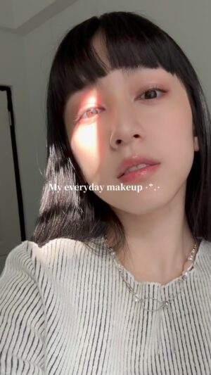 Wen-Ling Cheng Instagram - 如果只有5分鐘的話：遮黑眼圈、睫毛、口紅

Necklaces  @noentry.official_