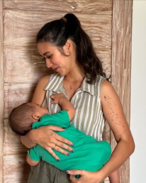 Westny Dj Instagram - Yep i'm spillin my favorite mom nursing #ootdfashion 🫶🏻
@mikhadou is the DRILL💙

#momfashion #nursingwearph #nursingclothes #breastfeedinglife #love