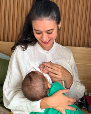 Westny Dj Instagram - Yep i'm spillin my favorite mom nursing #ootdfashion 🫶🏻
@mikhadou is the DRILL💙

#momfashion #nursingwearph #nursingclothes #breastfeedinglife #love