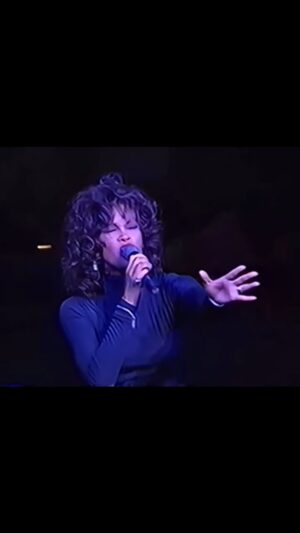 Whitney Houston Instagram - Whitney first performed "Don't Cry For Me" at an AIDS benefit in Los Angeles in 1994. The song was written by BeBe and CeCe Winans with Brian Keith Thomas for their gospel album 'Heaven.' It also appeared on the soundtrack for Whitney's 2022 biopic "I Wanna Dance With Somebody."
🎥 Repost: @ms_whitney_houston_ on Instagram