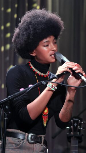 Willow Smith Instagram - #WILLOW shows us how music helps us heal. 💛

In a conversation with moderator @myabriabe, the artist discussed the creative process behind her album ‘empathogen’ in comparison to her previous album ‘<COPINGMECHANISM>’ and how it helped her.

▶️ This #BlackHistoryMonth, watch her full Q&A and performance on our streaming platform #COLLECTIONlive at the link in bio.
