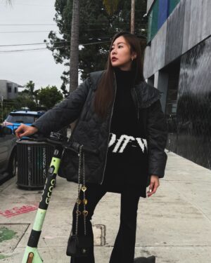 Windie Chang Instagram - 不太下雨的加州 ，下了一整天的大雨，也總算可以再把一些加州大火的地區澆熄這些火源，也希望加州一些更安好❤️❤️❤️

龍哥也開始準備演唱會的工作事宜、所以又開始我跟阿寶兩人的美國探險🤟

攝影師：阿寶寶😀