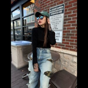 Windie Chang Instagram - 今天凌晨開車來到聖地牙哥❤️今天醒來我們房間的景真的太美（大落地窗快180度海景再給大家看）

沒想到聖地牙哥這麼美，完全跟洛杉磯又是一個不同風貌，整個步調也變的好慢～街道也好乾淨

所以又出動了我們家兩個最會幫我拍照的龍哥跟阿寶❤️
真的太會了拉☺️