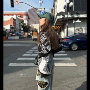 Windie Chang Instagram - 今天凌晨開車來到聖地牙哥❤️今天醒來我們房間的景真的太美（大落地窗快180度海景再給大家看）

沒想到聖地牙哥這麼美，完全跟洛杉磯又是一個不同風貌，整個步調也變的好慢～街道也好乾淨

所以又出動了我們家兩個最會幫我拍照的龍哥跟阿寶❤️
真的太會了拉☺️