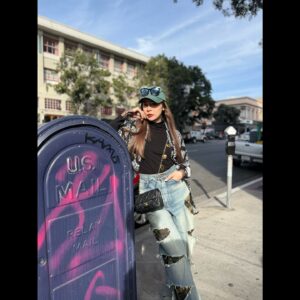 Windie Chang Instagram - 今天凌晨開車來到聖地牙哥❤️今天醒來我們房間的景真的太美（大落地窗快180度海景再給大家看）

沒想到聖地牙哥這麼美，完全跟洛杉磯又是一個不同風貌，整個步調也變的好慢～街道也好乾淨

所以又出動了我們家兩個最會幫我拍照的龍哥跟阿寶❤️
真的太會了拉☺️