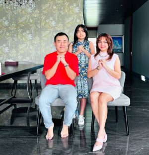 Wiwid Gunawan Instagram - Happy Chinese New Year! May luck always be at your door and shower you with blessings.” #aaamiinn #woman’sday #happy #chinesenewyear2025 #health #wiwidgunawan216 #blessed #widlov❣️
