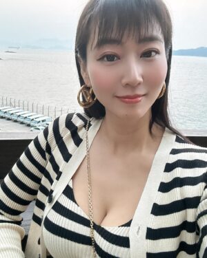 Xenia Chong Instagram - 🌅🌅🌅
All you need is 
Love n Sunset 🧡
#chill #chillvibes 
#xeniachong 
#hkig #hkactor
#followme #莊韻澄 
#loveisintheair