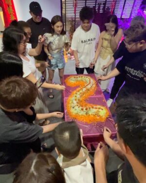 Yang Guang Ke Le Instagram - 新年就是要热热闹闹🥳🧨
发发发☺️