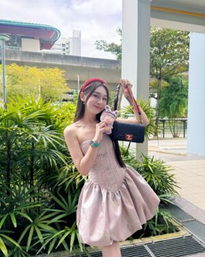 Yang Guang Ke Le Instagram - 初四 ——拜年咯🧧🍊