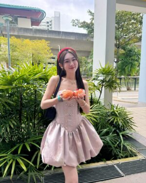 Yang Guang Ke Le Instagram - 初四 ——拜年咯🧧🍊