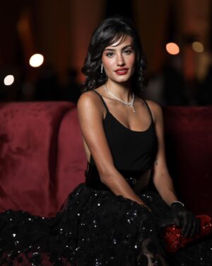 Yara Azmy Instagram - In Glamorousness we stay …. From the opening ceremony of GFF 7th edition 

Styling: @ayatseifelnasr
Outfit: @michaelkors
Heels: @machandmach
Bag: @zaamofficial
Jewlery: @Iramjewelry_
Makeup: @nadaswidanmua
Hair: @alsagheersalons @mr.bishoo