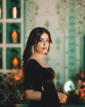 Yashma Gill Instagram - @mihhaofficial 
@waleedkayaniphotography 
@saad_hassann_ 
@mahnoorrehmatsphotography
