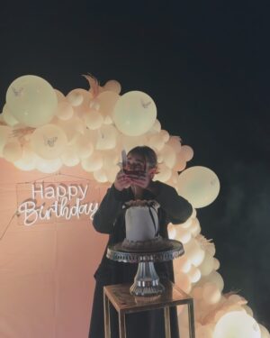 Yashma Gill Instagram - To the one who makes everyday brighter, celebrating the incredible person you are today. Happy Birthday, Sister 🎈 
 
Love you beyond words and you know that 🤍
 
 
Ps: sorry I had too many responsibilities this day hence the content isn’t that great but still somehow managed to pull some from @iambabarzaheer 🤪