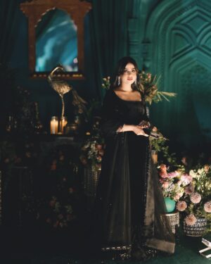 Yashma Gill Instagram - @mihhaofficial 
@waleedkayaniphotography 
@saad_hassann_ 
@mahnoorrehmatsphotography