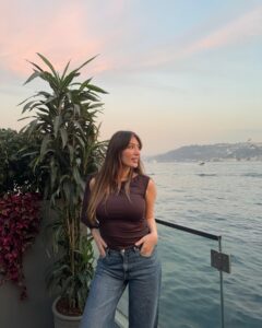 Actress Yasmin Erbil HD Photos and Wallpapers February 2025