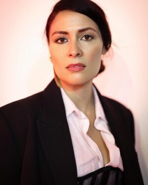 Yasmine Al Massri Instagram - So I met @timwhitbyphoto on the red carpet and took him on the side and said : I need new headshots ! And the rest was history 🙏🏻 thank you so much Tim 🙏🏻