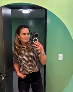 Yazmin Jauregui Instagram - La mamá peleadora muy bella 😌🌸💚