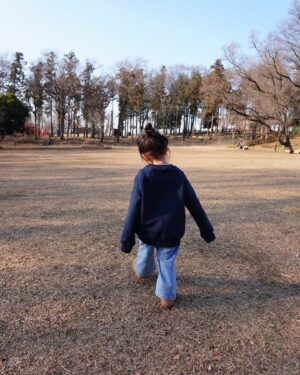 Yūmi Shida Instagram - 親子Mardiおそろコーデ🌼

街歩いててもおそろコーデしてる親子って目を引くし
かわいいよね🥹💕てことでおそろコーデ🙂‍↔️✌🏻

代官山店舗でも展開されていたMardi MercrediのキッズラインがZOZOTOWNと日本公式オンラインストアに新しくオープンしたよ🌷🫧

👧🏻は89cm100サイズ着用です✨

@mardi_mercredi_japan 
#MardiMercredi #マルディメクルディ #親子コーデ #おそろコーデ #2歳 #2歳女の子 #女の子ママ