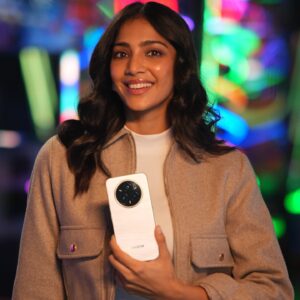 Yogita Bihani Instagram - Memories as vivid as the moment itself, thanks to my #realme14ProPlus5G! @realmeindia 

1️⃣ The cool flash sets the vibe for those epic late-night clicks.

2️⃣ The warm flash is pure magic, lighting up every frame with radiant brilliance.

3️⃣ AI Snap ensures that golden-hour glow stays picture-perfect, no matter the time.

4️⃣ #SoClearSoPowerful – Every shot is a masterpiece, capturing even the tiniest details.

#realme14ProSeries5G
#SoClearSoPowerful #Ad #realmeIndia
#bethepartyspotlight