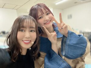 Yoko Hikasa Instagram - 🐦
MBSフェス2025 DAY1
シャングリラフロンティアで出演させて頂きました。

ゆまと、こいちと、しょーさんと、ReoNaさんと
面白楽しい部分のシャンフロと
ウェザエモン戦の熱く切ない戦いを
朗読&生アフレコ＆ライブでお届けしました。

またウェザエモン戦を演じられると思ってなかったので
なんだか胸が苦しくなってしまいました。
当時のアフレコも、今日のフェスでも、
私達4人とも全力で演じ切ったと思うし、
ReoNaさんは想いが溢れてしまうほど歌ってくれました。
皆とつくるシャンフロ最高に楽しかったです！！

MBSさんはたくさんのアニメを放送していて
準備も大変だったと思います。
ゆまも中村さんも3本出てたし
他作品の皆も叫びまくりだったし
キャストスタッフさんみんなみんな
お疲れ様でしたーー！！！

明日DAY2もすごやばのモリモリです。
是非！見に行ってくださいー！

#mbsフェス 
#シャングリラフロンティア 
#お手紙もありがとう 
#ホットミールにたこ焼きやさんがきてくれた
#塩たこやきうまっ