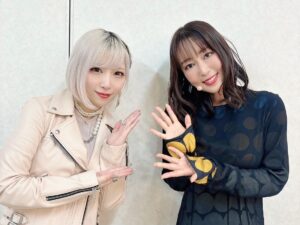 Yoko Hikasa Instagram - 🐦
MBSフェス2025 DAY1
シャングリラフロンティアで出演させて頂きました。

ゆまと、こいちと、しょーさんと、ReoNaさんと
面白楽しい部分のシャンフロと
ウェザエモン戦の熱く切ない戦いを
朗読&生アフレコ＆ライブでお届けしました。

またウェザエモン戦を演じられると思ってなかったので
なんだか胸が苦しくなってしまいました。
当時のアフレコも、今日のフェスでも、
私達4人とも全力で演じ切ったと思うし、
ReoNaさんは想いが溢れてしまうほど歌ってくれました。
皆とつくるシャンフロ最高に楽しかったです！！

MBSさんはたくさんのアニメを放送していて
準備も大変だったと思います。
ゆまも中村さんも3本出てたし
他作品の皆も叫びまくりだったし
キャストスタッフさんみんなみんな
お疲れ様でしたーー！！！

明日DAY2もすごやばのモリモリです。
是非！見に行ってくださいー！

#mbsフェス 
#シャングリラフロンティア 
#お手紙もありがとう 
#ホットミールにたこ焼きやさんがきてくれた
#塩たこやきうまっ