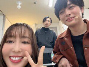 Yoko Hikasa Instagram - 🐦
MBSフェス2025 DAY1
シャングリラフロンティアで出演させて頂きました。

ゆまと、こいちと、しょーさんと、ReoNaさんと
面白楽しい部分のシャンフロと
ウェザエモン戦の熱く切ない戦いを
朗読&生アフレコ＆ライブでお届けしました。

またウェザエモン戦を演じられると思ってなかったので
なんだか胸が苦しくなってしまいました。
当時のアフレコも、今日のフェスでも、
私達4人とも全力で演じ切ったと思うし、
ReoNaさんは想いが溢れてしまうほど歌ってくれました。
皆とつくるシャンフロ最高に楽しかったです！！

MBSさんはたくさんのアニメを放送していて
準備も大変だったと思います。
ゆまも中村さんも3本出てたし
他作品の皆も叫びまくりだったし
キャストスタッフさんみんなみんな
お疲れ様でしたーー！！！

明日DAY2もすごやばのモリモリです。
是非！見に行ってくださいー！

#mbsフェス 
#シャングリラフロンティア 
#お手紙もありがとう 
#ホットミールにたこ焼きやさんがきてくれた
#塩たこやきうまっ