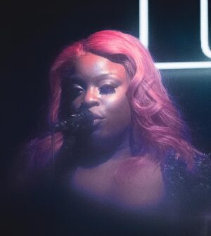 Yola Instagram - From a wonderful night at @sobsnyc 📷 by @terrymatlin