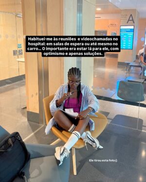 Yolanda Tati Instagram - Ele venceu! Este post serve como um reforço e um apelo à esperança e à leveza no coração de quem trava uma batalha contra o cancro, e como um apelo à prevenção e continua observação da saúde de quem amamos. O meu pai chegou a Lisboa em Agosto passado, contando ficar 2 meses… a vida surpreendeu-nos, testou-nos e convidou-nos para um passeio bem diferente. Eternamente grata a todos os Profissionais, Médicos, Enfermeiros, Técnicos, que salvaram a vida dele… E a nossa. ❤️

Faço este post depois de o deixar no aeroporto. E, pela primeira vez, não chorei. Estou feliz: O MEU PAI FOI VIVER.