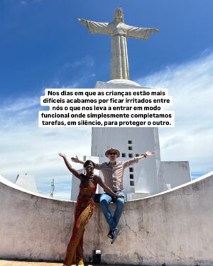 Yolanda Tati Instagram - A obra mais bonita é construída, peça a peça, todos os dias. Ele não é muito de aparecer, mas está em todas as coisas. Há um rasto dele em praticamente tudo o que eu faço. E isto não significa perder a minha individualidade, mas sim ter um parceiro e uma equipa com quem alternar entre o campo, do jogo da vida, e o banco, do repouso… e da esperança. 🤍✨📣

É Amor Casa. É Moamba Com Pizza. É Tati Turco.

(partilha inspirada na maravilhosa @mariamadalenamateus)