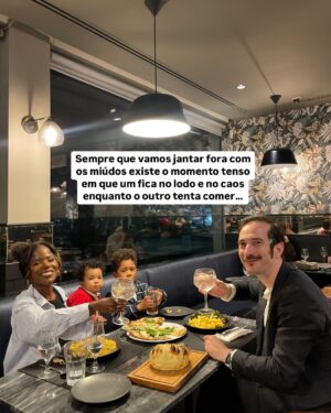 Yolanda Tati Instagram - A obra mais bonita é construída, peça a peça, todos os dias. Ele não é muito de aparecer, mas está em todas as coisas. Há um rasto dele em praticamente tudo o que eu faço. E isto não significa perder a minha individualidade, mas sim ter um parceiro e uma equipa com quem alternar entre o campo, do jogo da vida, e o banco, do repouso… e da esperança. 🤍✨📣

É Amor Casa. É Moamba Com Pizza. É Tati Turco.

(partilha inspirada na maravilhosa @mariamadalenamateus)