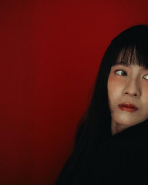 Yu Han Lien Instagram - 新年快樂
新的一年還是很想接到殺手的角色
那我繼續張開雙手期待這樣的角色到來
今天的山羌閱覽室依然陪伴大家

EP.177│記憶的裂縫裡，到底藏著什麼呢 ？《殺人者的記憶法》

🔍Apple Podcast → https://reurl.cc/ge3Y24
🔍SoundOn →https://reurl.cc/Kd59be
🔍Spotify →https://spoti.fi/4gk6Cnd
🔍KKBOX →https://reurl.cc/A6a37d

攝影/  @yiiiiiiann 
服裝/  @pengran_studio