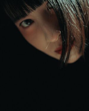 Yu Han Lien Instagram - 新年快樂
新的一年還是很想接到殺手的角色
那我繼續張開雙手期待這樣的角色到來
今天的山羌閱覽室依然陪伴大家

EP.177│記憶的裂縫裡，到底藏著什麼呢 ？《殺人者的記憶法》

🔍Apple Podcast → https://reurl.cc/ge3Y24
🔍SoundOn →https://reurl.cc/Kd59be
🔍Spotify →https://spoti.fi/4gk6Cnd
🔍KKBOX →https://reurl.cc/A6a37d

攝影/  @yiiiiiiann 
服裝/  @pengran_studio