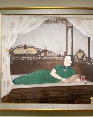 Yu Han Lien Instagram - 去北美館看展
想起小學時很愛翻陳進的畫冊
看著裡面歪歪躺躺的女子
據說都是陳進的姐姐當她的模特
第一個展間的尾端
分別是陳進的悠閒和手風琴對照
中間是林之助的小閒
過年看見這樣悠閒自得的畫內心深感平靜
初二去看展
美術館裡人好多
也許是展覽近尾聲
大家都來了
我心想美術館可能算是我心裡認定的娘家
從小就愛看畫看展
看得入迷
展覽結束前來看了第二回
喜歡的細節再次用眼神輕撫過一遍
回到人聲喧鬧的過年晚餐
弟弟妹妹解壓縮
各生兩個小孩之後
今年四個小孩像年獸一樣吃飯蹦蹦跳
走路蹦蹦跳
到家蹦蹦跳
我的靈魂在稍微與小孩相處超過15分鐘之後
決定
明年過年要出國看展覽避免一次與太多小孩相聚
被轟鳴十分鐘之後就想陷入沉睡
可能等他們長大一點後
再相遇就可以了
一個晚餐過後偏頭痛到現在的感悟