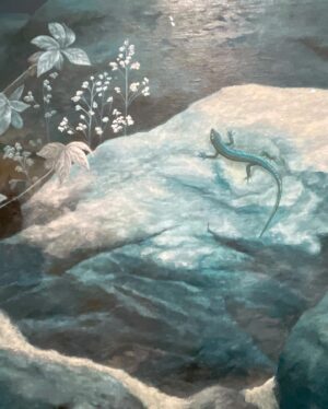 Yu Han Lien Instagram - 去北美館看展
想起小學時很愛翻陳進的畫冊
看著裡面歪歪躺躺的女子
據說都是陳進的姐姐當她的模特
第一個展間的尾端
分別是陳進的悠閒和手風琴對照
中間是林之助的小閒
過年看見這樣悠閒自得的畫內心深感平靜
初二去看展
美術館裡人好多
也許是展覽近尾聲
大家都來了
我心想美術館可能算是我心裡認定的娘家
從小就愛看畫看展
看得入迷
展覽結束前來看了第二回
喜歡的細節再次用眼神輕撫過一遍
回到人聲喧鬧的過年晚餐
弟弟妹妹解壓縮
各生兩個小孩之後
今年四個小孩像年獸一樣吃飯蹦蹦跳
走路蹦蹦跳
到家蹦蹦跳
我的靈魂在稍微與小孩相處超過15分鐘之後
決定
明年過年要出國看展覽避免一次與太多小孩相聚
被轟鳴十分鐘之後就想陷入沉睡
可能等他們長大一點後
再相遇就可以了
一個晚餐過後偏頭痛到現在的感悟