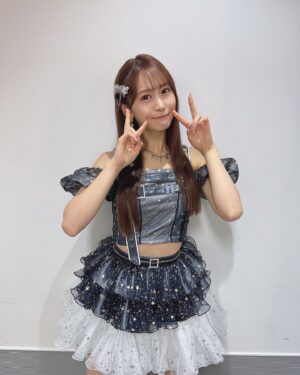 Yu Serizawa Instagram - ・

週末アイドルしてました🫶
初アリーナの衣装、あの日以来着たけどやっぱり可愛いくて可愛くて可愛すぎて、私の可愛さが倍増しちゃってた〜🩵🩵

君はどっちがすち？

#オサレカンパニー