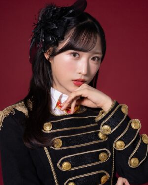 Yui Oguri Instagram - 2025年 結成20周年を迎えるAKB48キービジュアルが
解禁されました！！🎤❤️‍🔥
みんなAKB歴代の衣装を着用しています。
私は小さい頃に児童館でよくお友達と踊っていて
AKBを好きになる"きっかけ"になった
"ヘビーローテーション"衣装です！

AKB4820周年盛り上げていきましょう！📣🌈✨
#AKB48_20thYear
#AKB48
#ヘビーローテーション