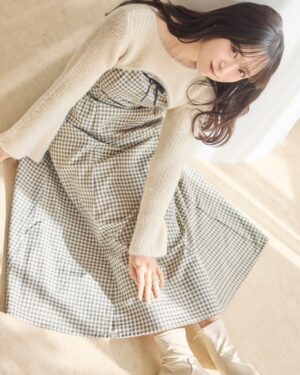Yui Oguri Instagram - Valentine Look feat 小栗有以🌷🧺🫧
MAJESTIC LEGONのお洋服を
着用させて頂きました！！🥹💫

愛されバレンタインコーデという事で…
色合いが形が女の子の可愛さを引き出してくれます！
かわいい〜🥐🤍

一緒にお揃いコーデしよ〜！！

#大人フェミニン
#春服コーデ#バレンタインコーデ
#ガーリーカジュアル#あざとコーデ
#ワンピースコーデ#骨格診断
#リボン#モノトーンコーデ

@majesticlegon_official