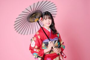 Yumiko Takino Instagram - .
あけましておめでとうございます🎍🐍

2025年もどうぞよろしくお願いいたします。

#振袖　#振袖ヘア