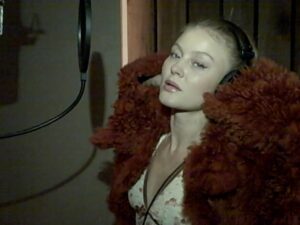 Zara Larsson Instagram - What would you say if I said the tracklist is done 📷 @ellejohnson