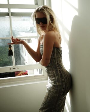 Zara Larsson Instagram - Snow bunny fr 📷 @amaurynessaibia