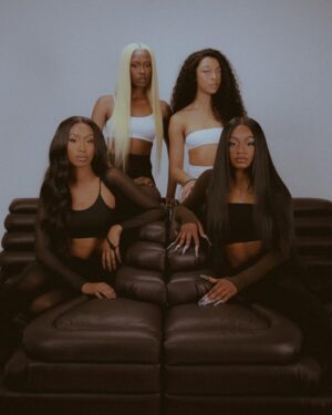 Zolee Griggs Instagram - Congrats to @itsshacarri on her new hair line @flow_gohair, creative directed & shot by @exquisite_eye (you did amazing sister ily) 
Hair by @therealbriannarenee 
Makeup by @shanicenjones 
Models @tahirybah @meghan.nichole 🤎 we ate down ladies. Thank you for this amazing experience.